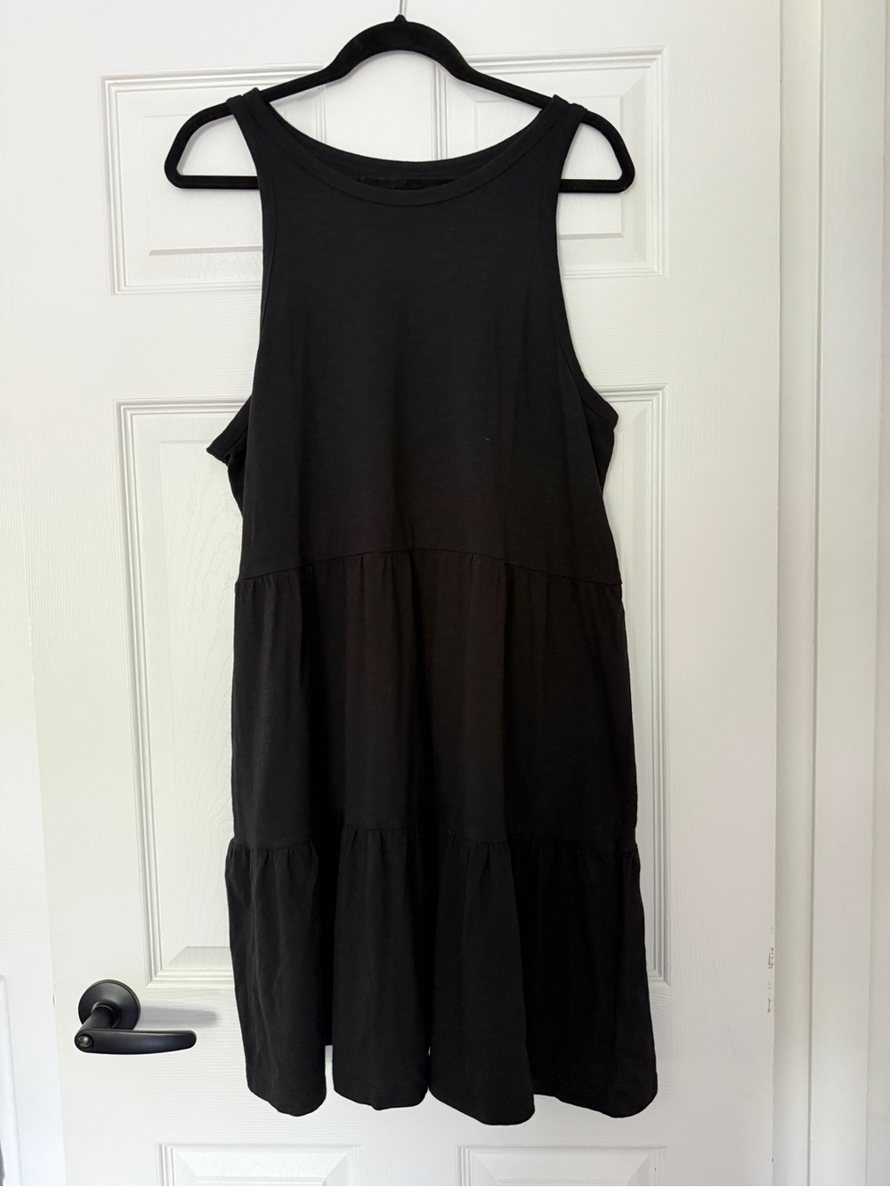 GAP Black Sleeveless Tiered Midi Dress